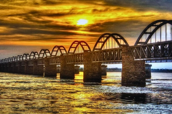 Hyderabad to Rajahmundry taxi service